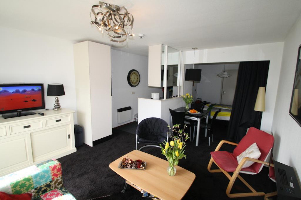 Luxe Appartement Zeeduin: Beachfront Resort with Private Terrace Hollum  Exterior photo